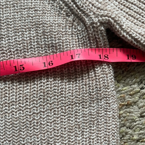 Hasting & Smith Women's Beige V-Neck Sweater - Picture 7 of 7